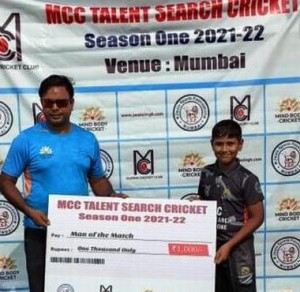 Aarav Malhotra receiving the player of the match award from the chief guest Jwala Singh at the MCC Talent Search  under-12  cricket league at Kalina