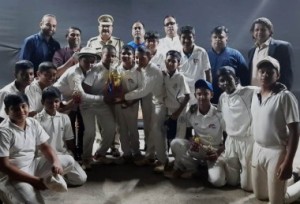 The victorious Team Yellow Sapphire players proudly pose with the winners’ trophy along with Chief Guests, Ramchandra Deshmukh, Senior Police Inspector, Navi Mumbai and Vishal Mahadik, former Mumbai Ranji Trophy cricketer and other dignitaries .