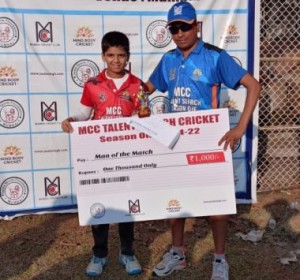 Agastha Kashikar receiving the player of d match award after he scored 73 n.o.  for MCC ‘A’ in the 6-Team MCC Talent Search  under-12  cricket league. 