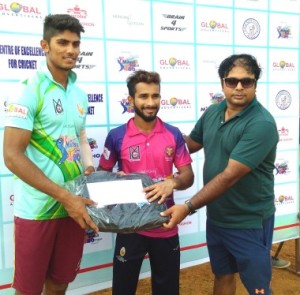 Aman Khan (Bandra Heroes-left) and Sagar Kerkar (Shivaji ParkWarriors)  receiving their respective Man-Of-The-Match Awards from Mr Jwala Singh, the  Director of the Mitsui Shoji League