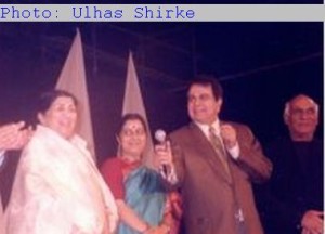 Dilip Kumar with Lata Mangeshkar, Yash Chopra and Sushma Swaraj at the FICCI_FRAMES 2002