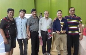 Yoesh Desai( Ext.Left), Prakash kelkar ( 2nd from Right), Dinkar Selarka( Ext Left)with Jaswant Mehta ( centre) and active members of Emerald Club.