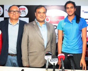 Managing Director of Sportzlive Atul Pande alongside BAI Presient Himanta Biswa Sarma and Chennai Smasher's PV Sindhu at the opening of the third edition of the Vodafone Premier Badminton League.