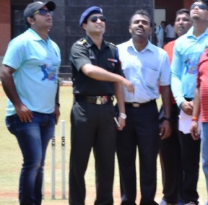 Chief guest Major Rahul Pandey, OC, Kalina Military Camp along with Umesh Khanvilkar MCA Secrtary and  Jwala Singh, chairman during the inauguration of Mitsui Shoji  T20 League by tossing the coin.