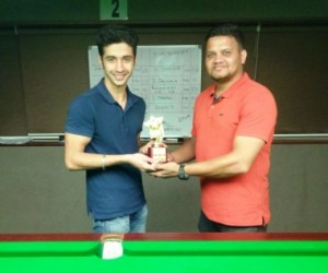 Khar Gymkhana’s Sahil Kakad (left) receives the ‘Player of the Match’ award from Mahesh Jagdale, BSAM Committee member 