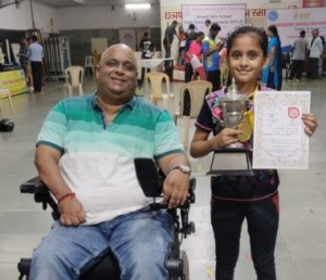 Niva Chougule Girls U-10 winner poses with PTKS Chief Mr. Arwind Prabhu   