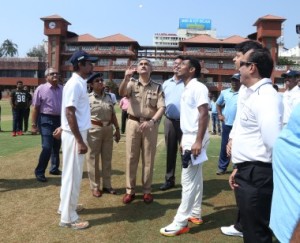 Commissioner of Police, Mumbai, Mr. D. D. Padsalgikar (centre) is set to flip the coin as the captains of Sponsors XI (Jain Irrigation) Azhar Ansari (left) and Shrikant Limbole of Mumbai Police make the call at the toss during inauguration of  the 70th Police Invitation Shield Cricket Tournament 2017. Smt. Archana Tyagi, Jt. Commissioner of Police (Admn.), Mumbai also in photo