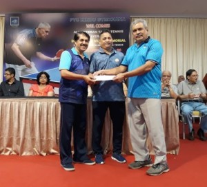 PJ Hindu Gymkhana team winners of Men 60 team event  receiving their prize from Suhas Dandekar 