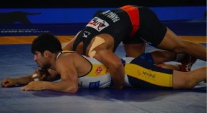 Pankaj Rana (right) of Punjab snatched a tight 9-8 win against Mumbai Maharathi’s Pritam in the men's 70kg category during their league match 2nd Pro Wrestling League.