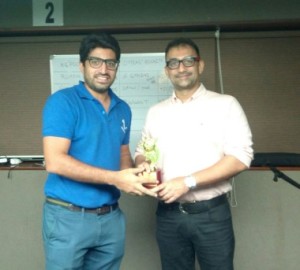 Rishabh Thakkar (left) receives the ‘Player of the Match’ award from Mustafa Arsiwala, President, Otters Club at the Otters Club- Mumbai Snooker League – 2017.