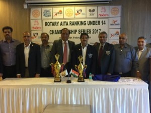 Gopal Rai Mandhania (4th from left), District Govenor, Rotary Club and Bharat Parekh (4th from right), President, Rotary Club of Bombay Midcity along with other Rotary Club members 