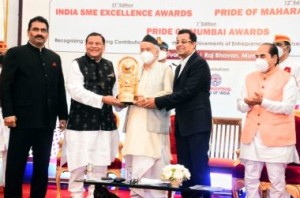 Uday Adhikari conferred with 'India SME Excellence Award-2021' by Governor Bhagat Singh Koshyari on on 13th February 2022 at Raj Bhavan, Mumbai 